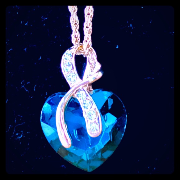 💕Gorgeous Emerald Green Crystal Heart NecklaceSet - Picture 2 of 6